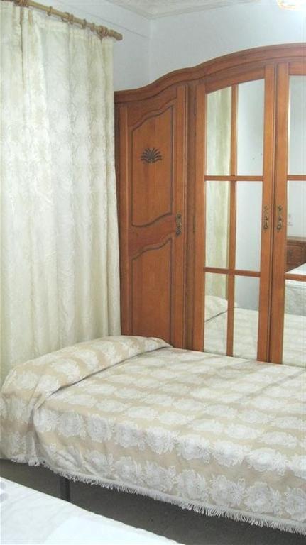 Pension Iglesias Сарагоса Номер фото
